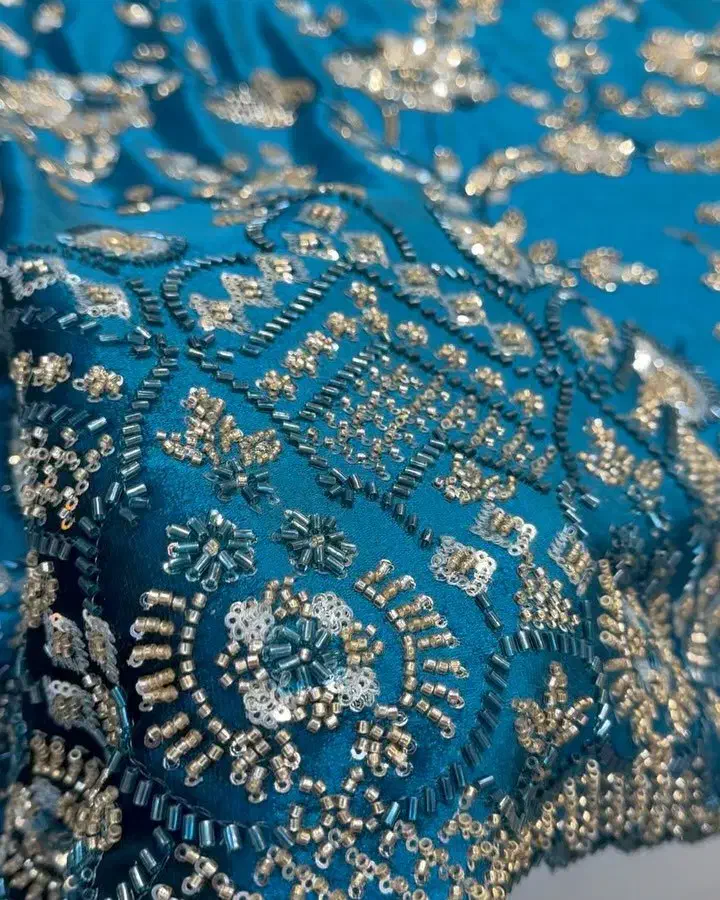 زی  آستین|لباس|بزمان, |دیوار