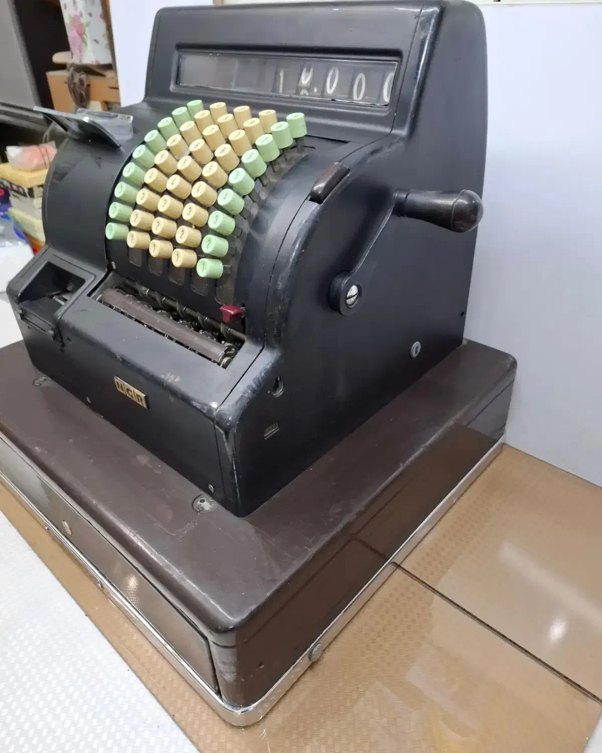 صندوق فروشگاهی موزه‌ای|کلکسیون اشیاء عتیقه|اصفهان, ملک|دیوار