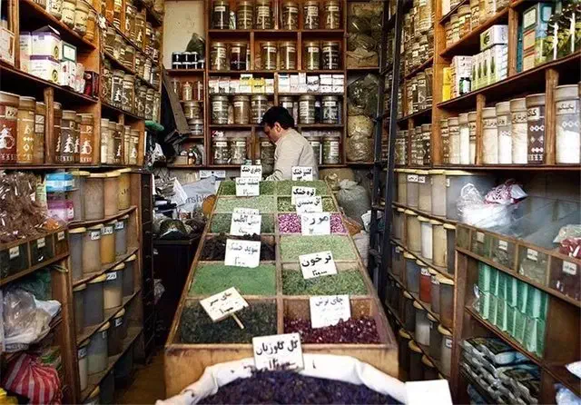 نیرو جهت کار در غرفه عطاری تره بار|استخدام خدمات فروشگاه و رستوران|تهران, ارم|دیوار