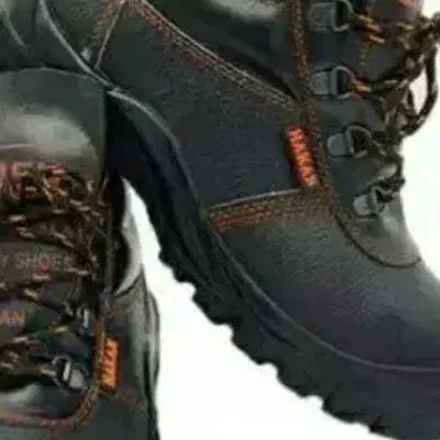 کفش کار و کوهنوردی ایمنی|کیف، کفش، کمربند|شهرکرد, |دیوار