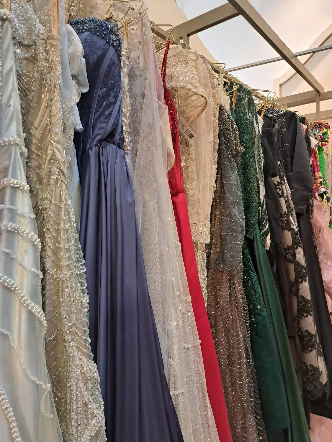 قابل توجه مزون داران|لباس|مشهد, هنرستان|دیوار