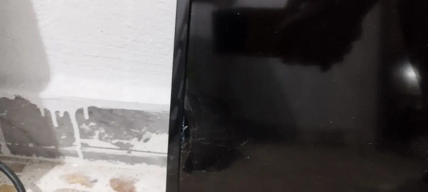 تلویزیون دوتا صفحه ش شکسته|تلویزیون و پروژکتور|رشت, استقامت ۱|دیوار