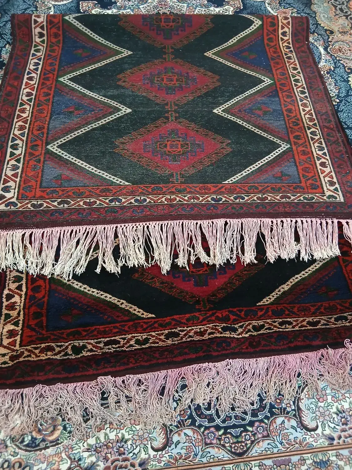 قالی فرش دستباف با کرک وضخامت فوقالعاده، سالم.|گلیم، جاجیم، گبه|دماوند, گیلاوند|دیوار