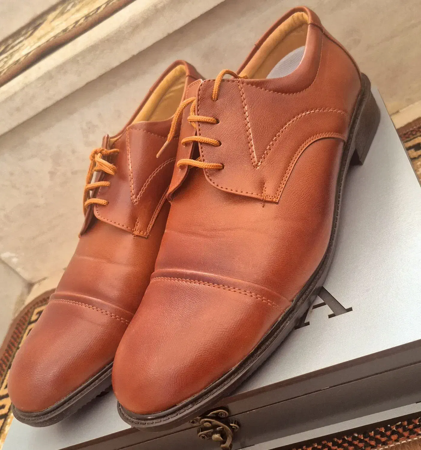 کفش مجلسی|کیف، کفش، کمربند|قم, امامزاده ابراهیم|دیوار