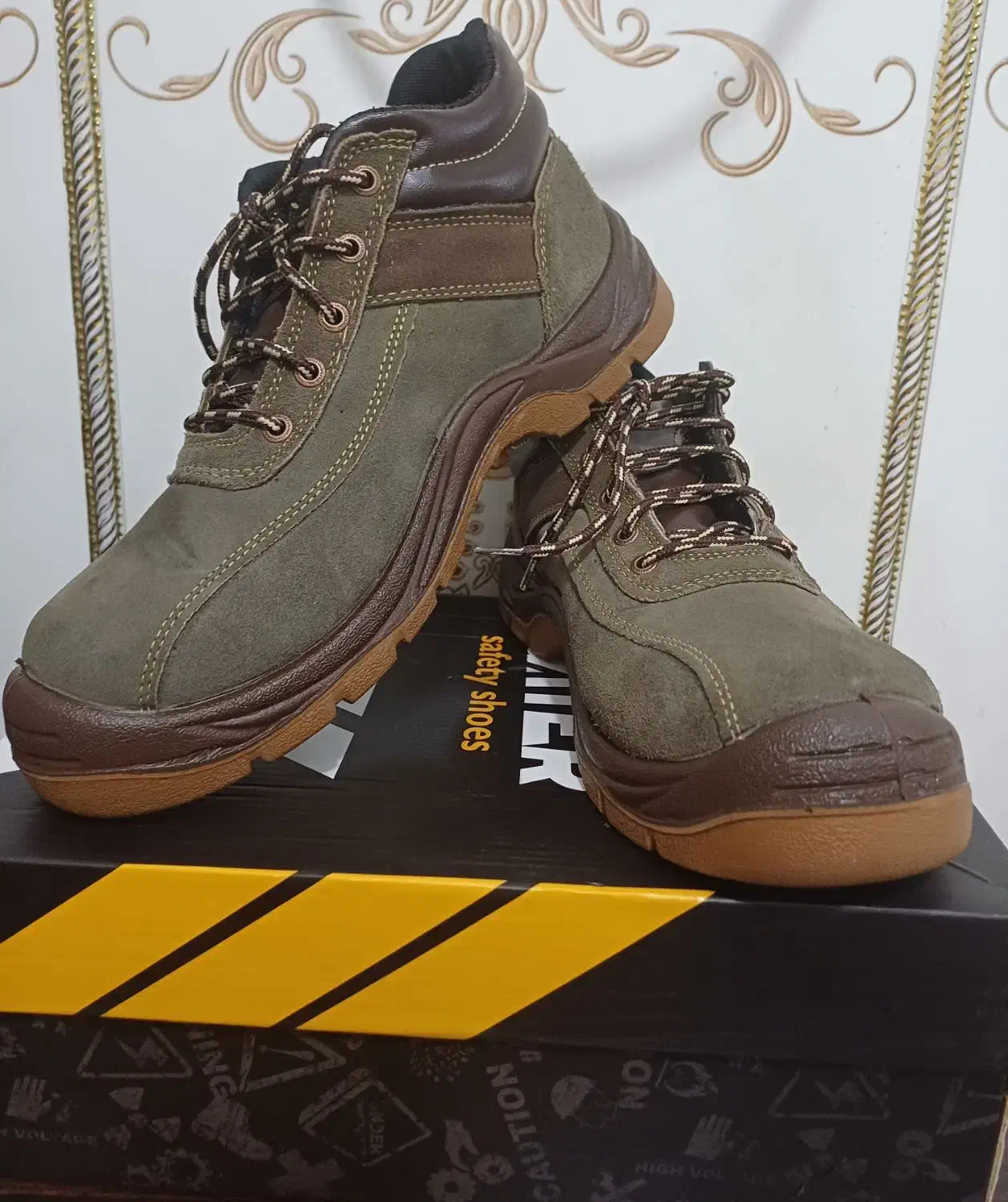 کفش کار|کیف، کفش، کمربند|ایرانشهر, |دیوار