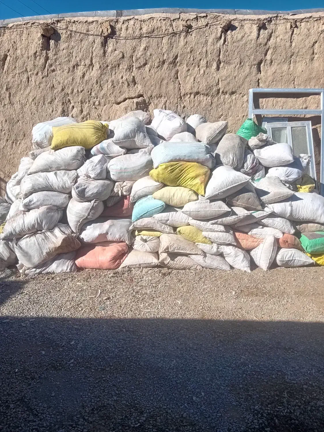 کود کبوتر خشک همیشه موجود|خدمات باغبانی و درختکاری|صوفیان, |دیوار