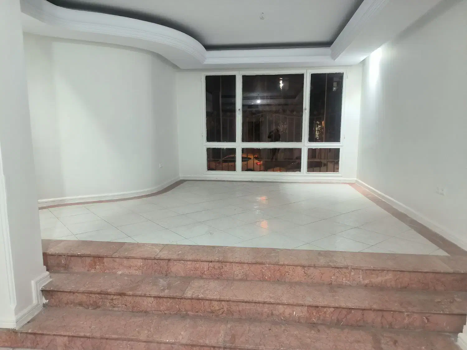 ۱۰۰ متر دو خواب طبقه اول با ۱۰۰ متر حیاط مستقل