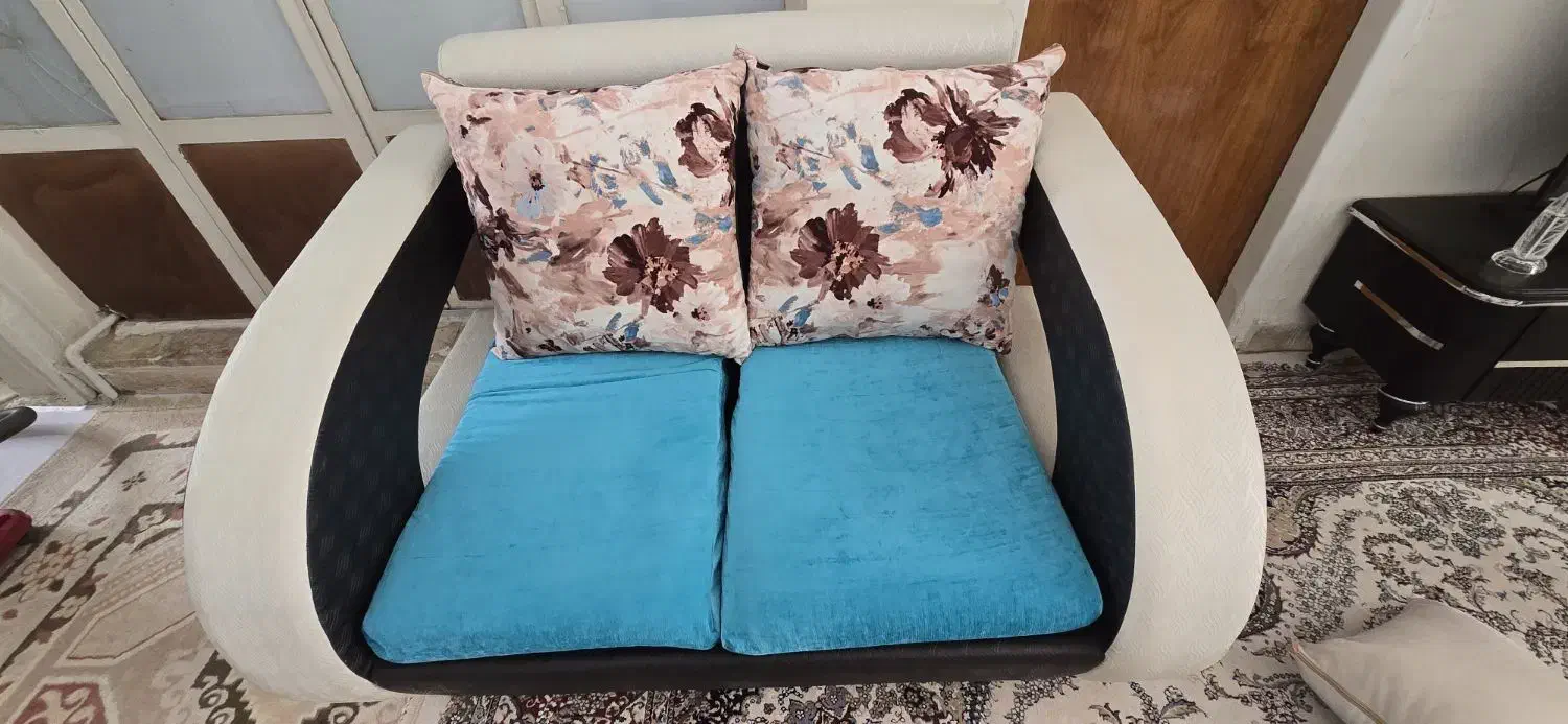 مبلمان هفت نفره با تمیز با کوسن|مبلمان خانگی و میز عسلی|شیراز, لاله|دیوار