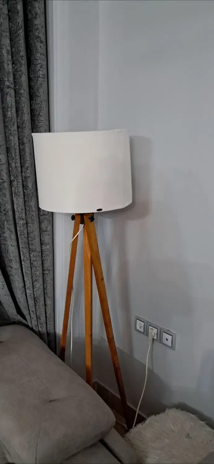 اواژور ایستاده|چراغ خواب و آباژور|گرگان, |دیوار