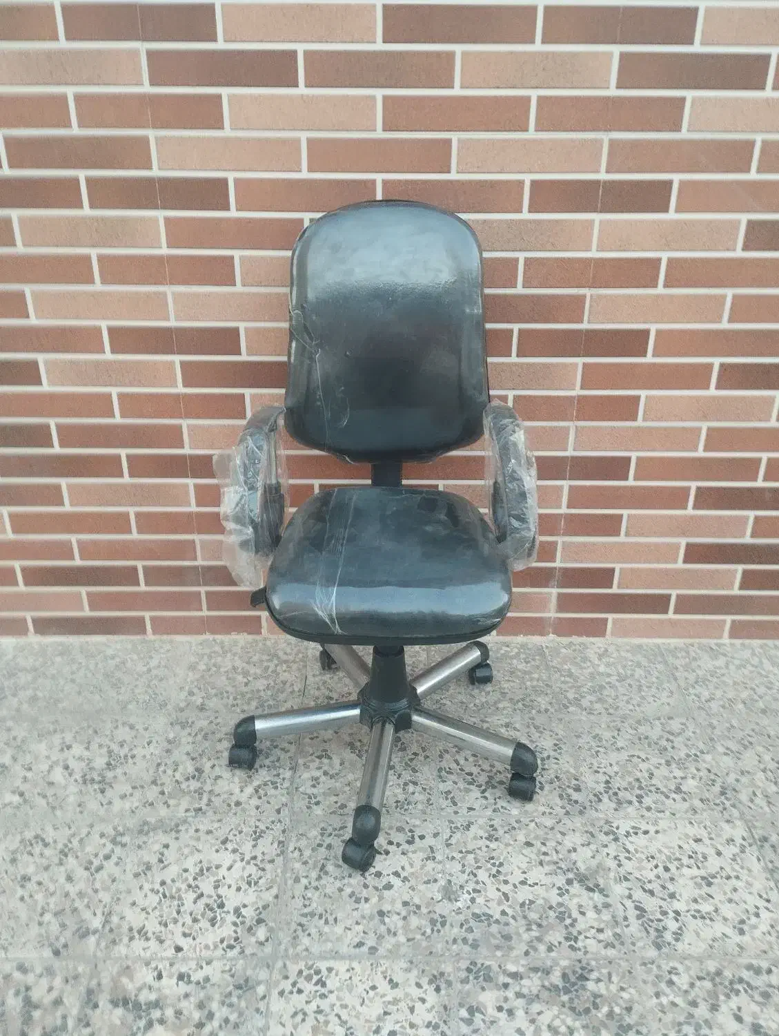 صندلی برند در حد آک با یک سال ضمانت|صندلی و نیمکت|اهواز, کمپلو جنوبی|دیوار