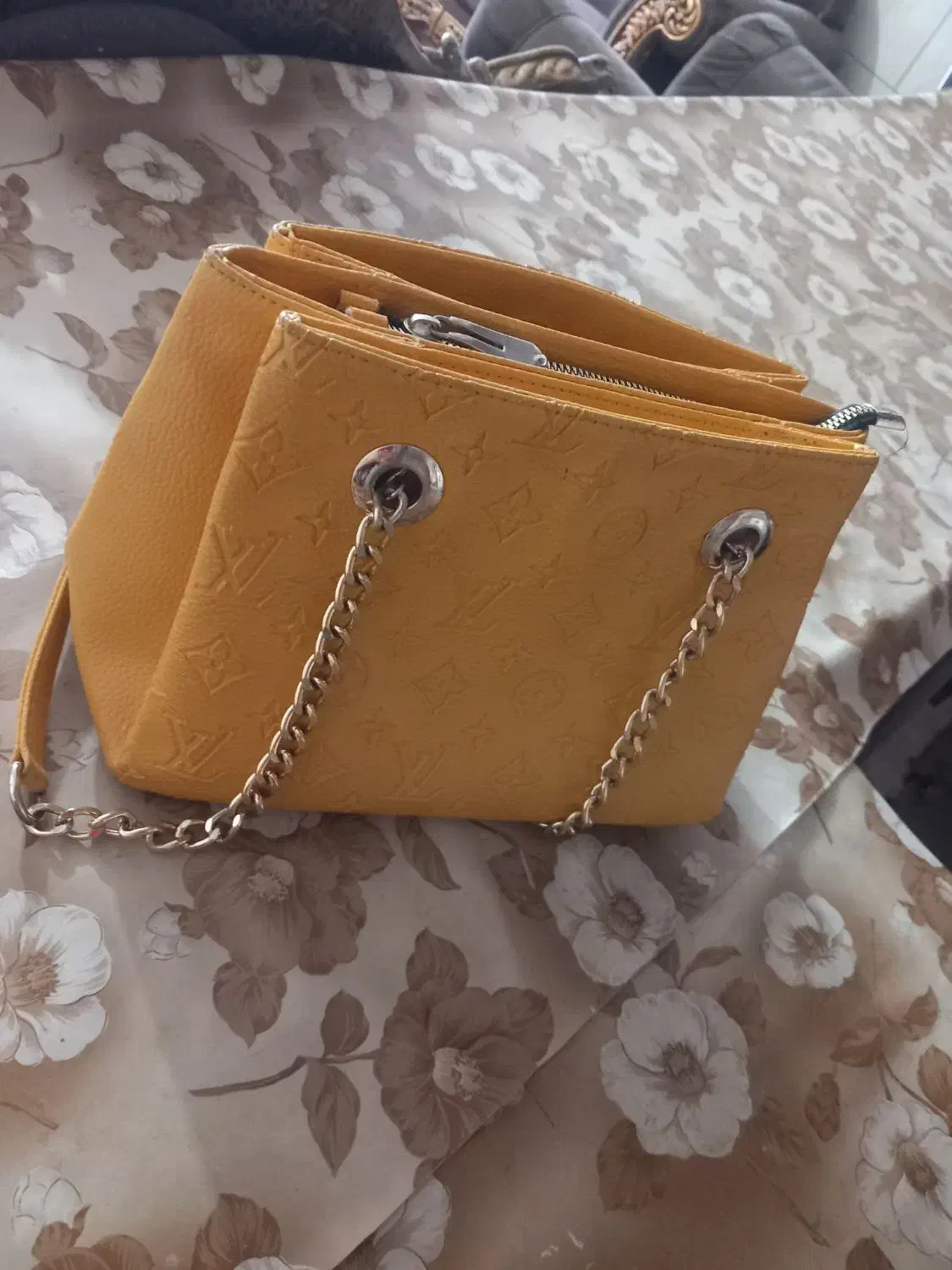 کیف|کیف، کفش، کمربند|کرمان, |دیوار