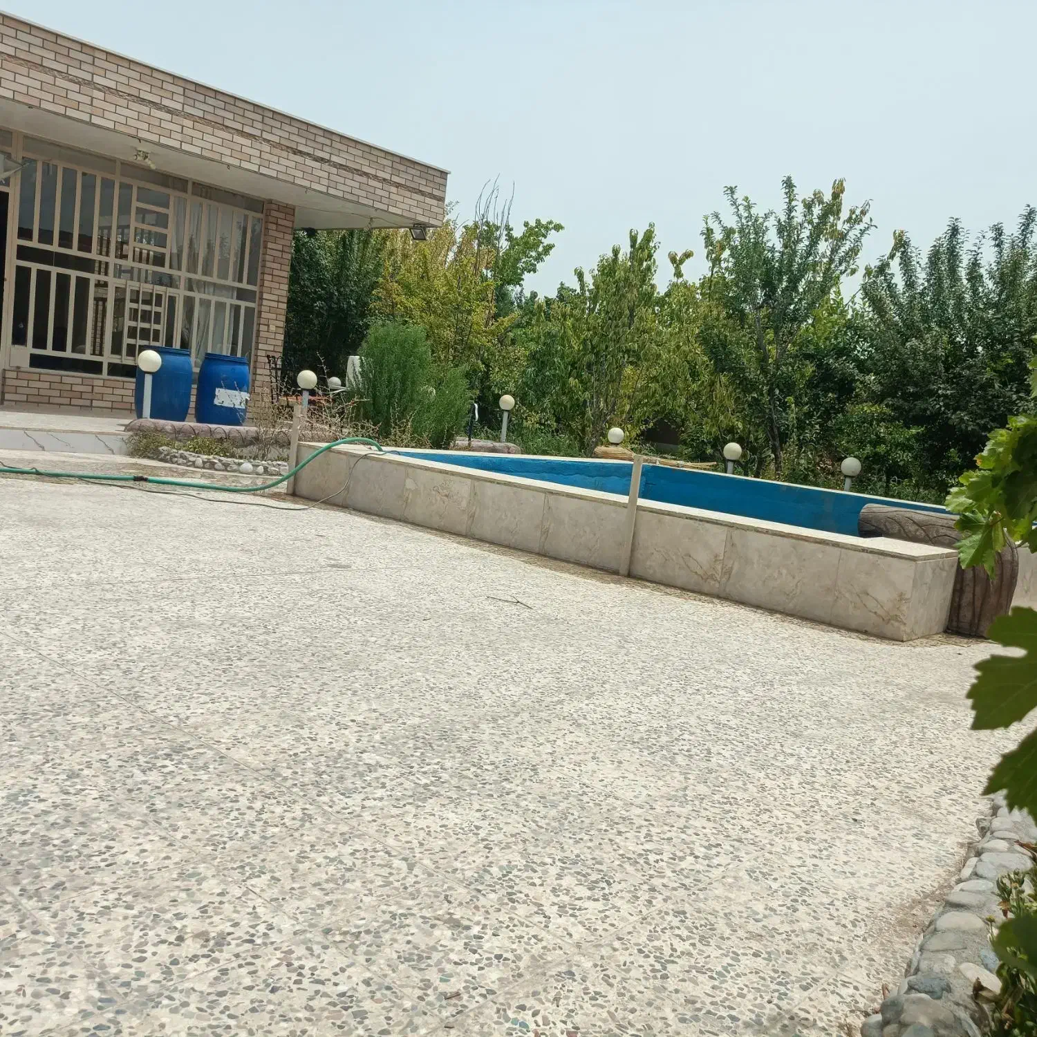 باغ ویلا اجاره قلعه سفید|اجارهٔ کوتاه‌مدت ویلا و باغ|نجف‌آباد, بازار|دیوار