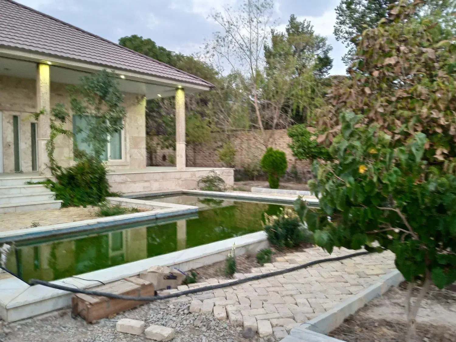 باغ ویلا ۴۲۰متر تفرش فول امکانات|فروش خانه و ویلا|قم, چهار امامزاده|دیوار