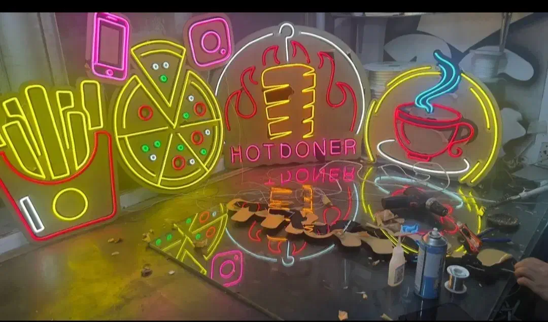 تابلو نئون طرح پیتزا و ساندویچ|ریسه و چراغ تزئینی|کرمان, |دیوار