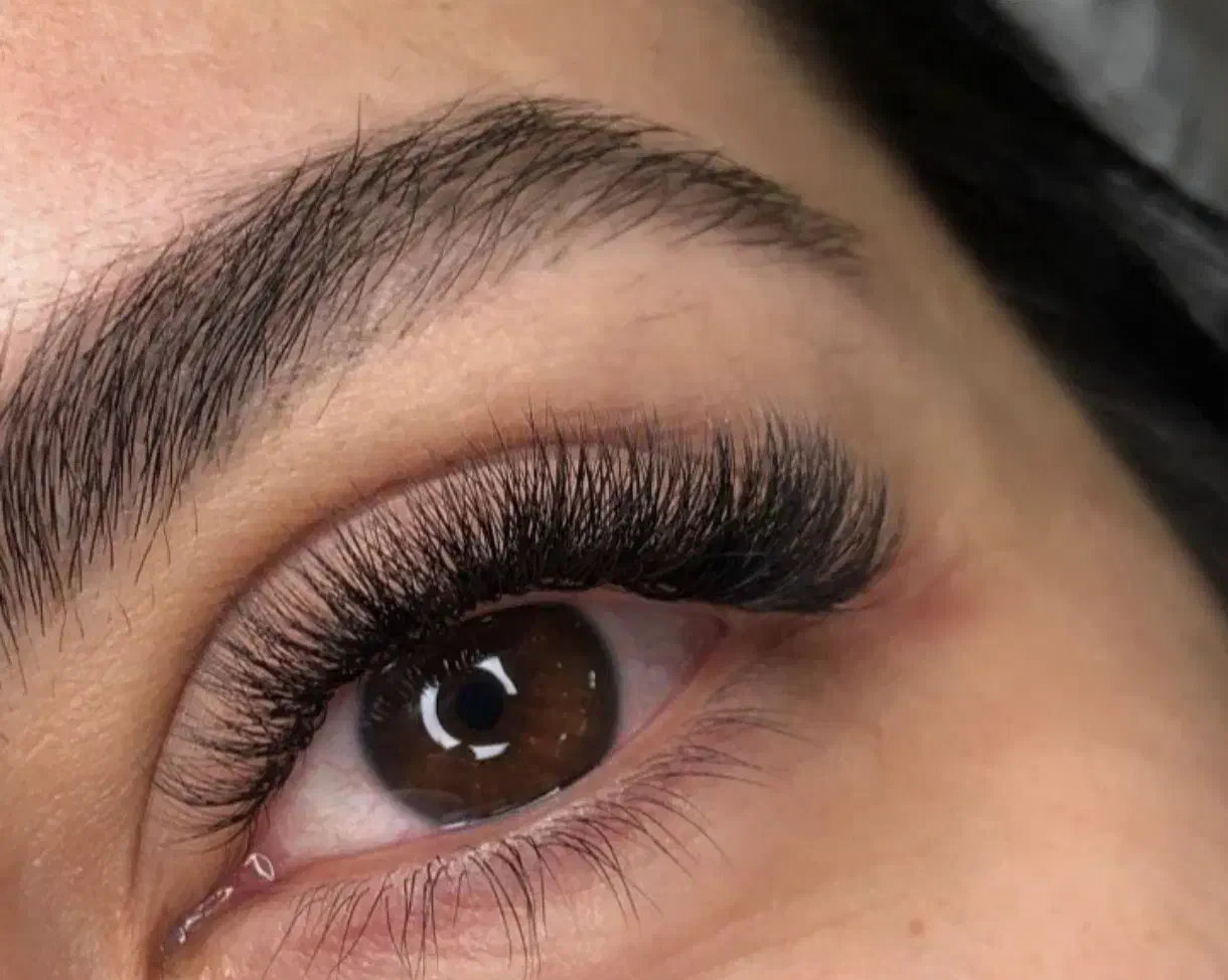 کاشت مژه|خدمات آرایشگری و زیبایی|خرمآباد, |دیوار