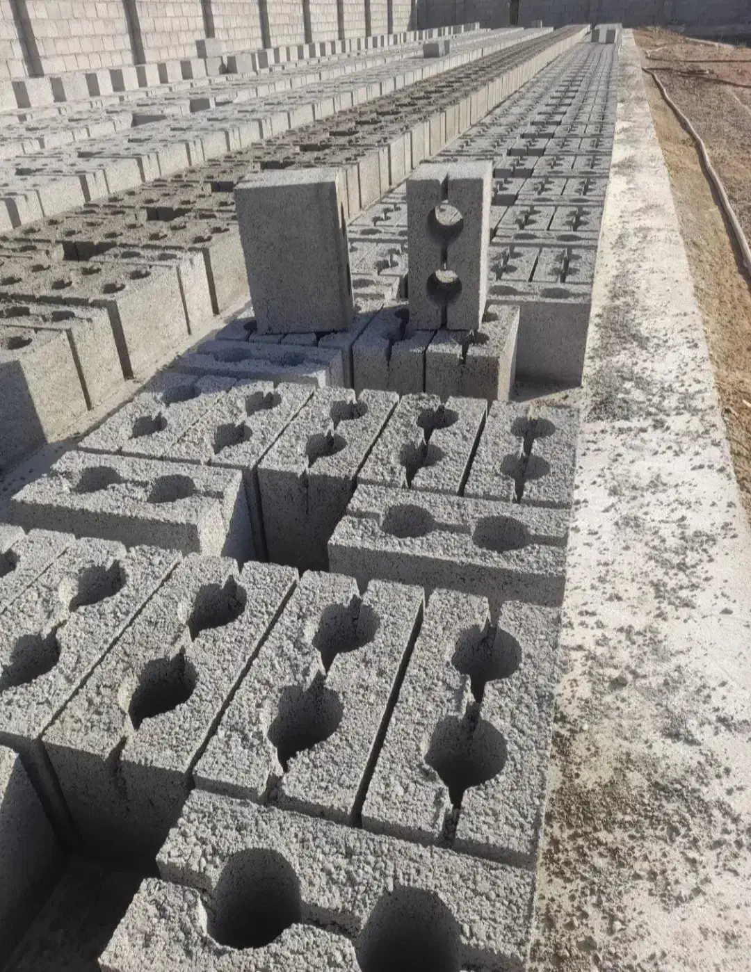 عرضه کننده انواع بلوک سیمانی|مصالح و تجهیزات ساختمان|اصفهان, ملکشهر|دیوار