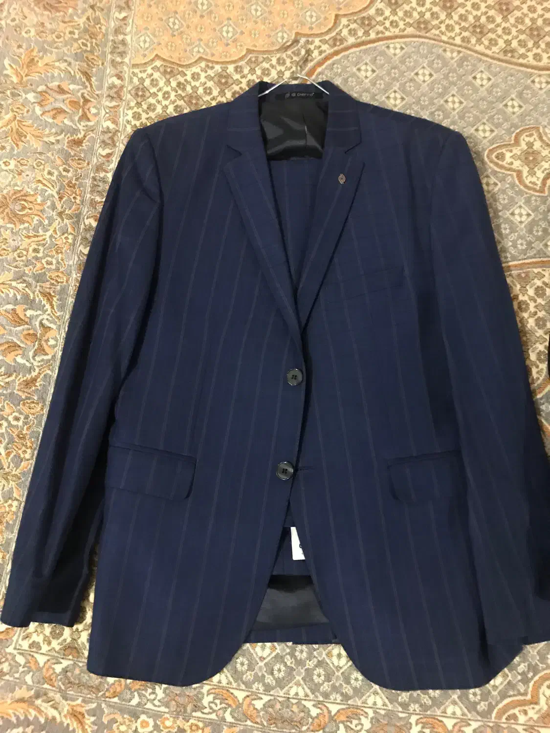 کت شلوار|لباس|سلماس, |دیوار