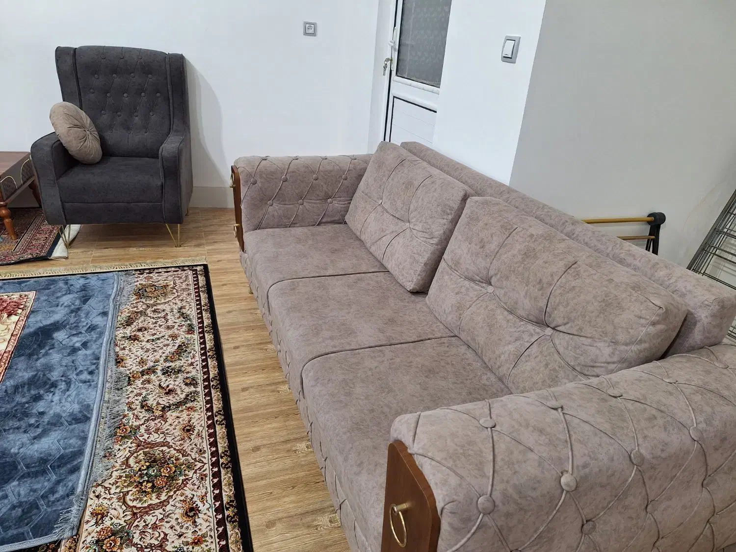 مبل|مبلمان خانگی و میز عسلی|بهمن صغاد, |دیوار