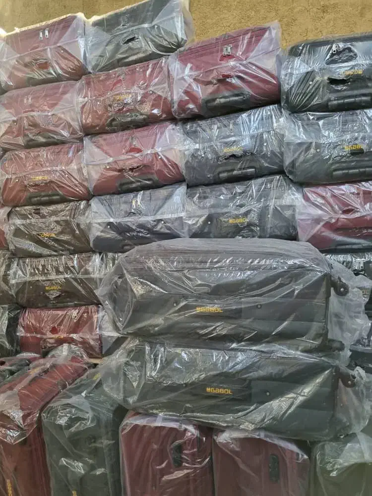 چمدان مسافرتی|کیف، کفش، کمربند|قرچک, میرزائی شمالی|دیوار