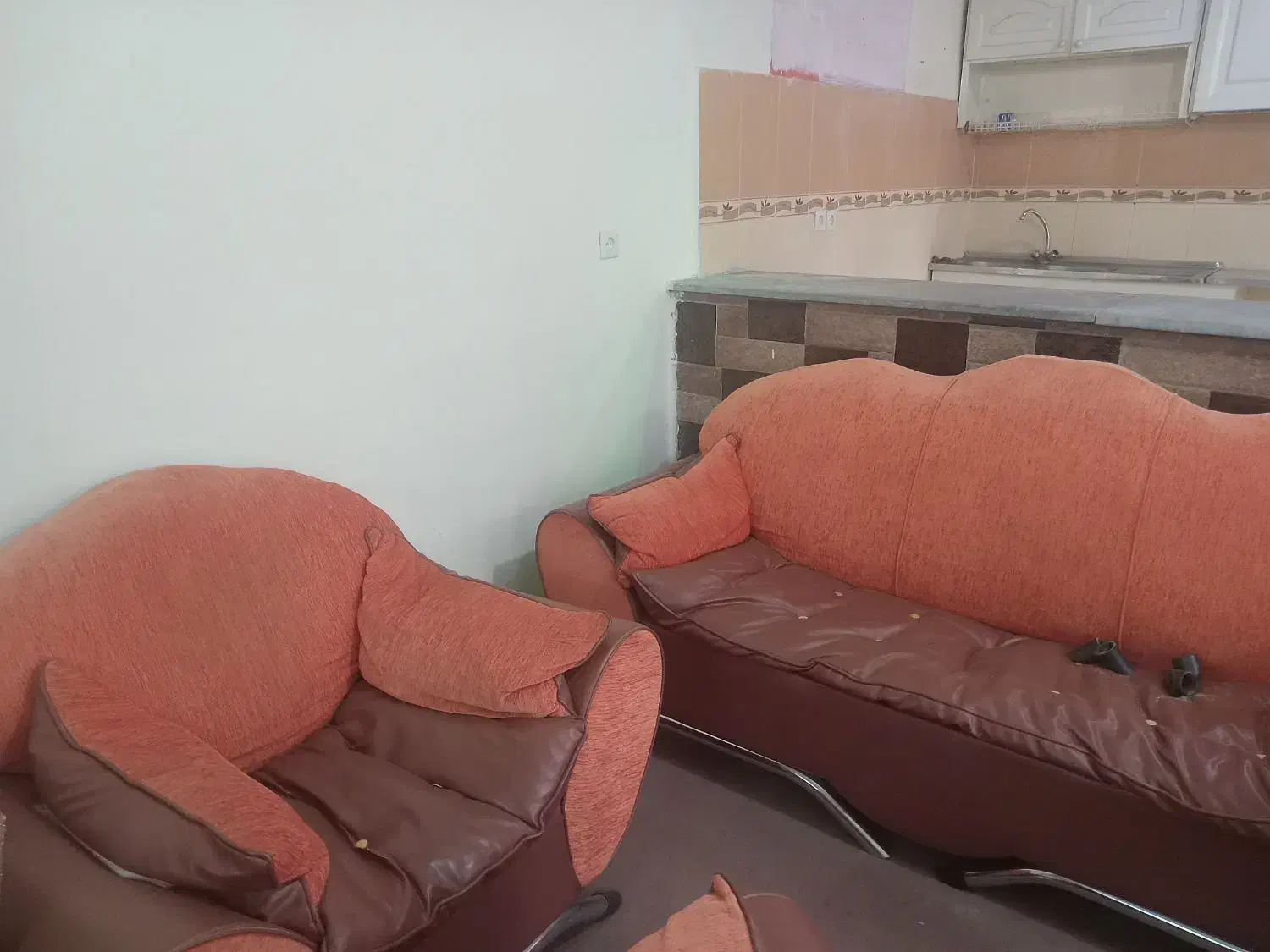 مبل ۷نفره محکم و سالم|مبلمان خانگی و میز عسلی|همدان, |دیوار