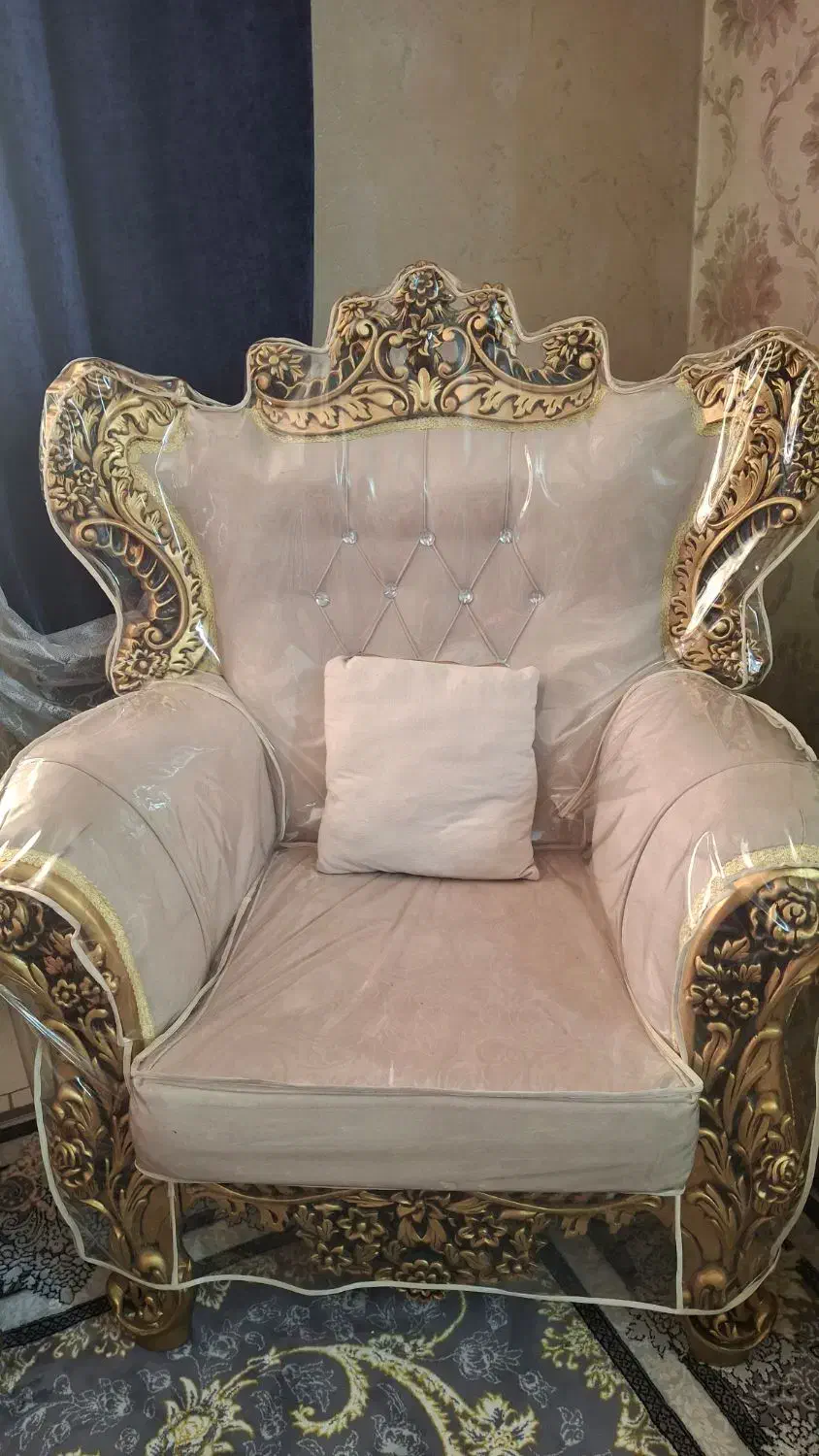 مبل ۷نفره سلطنتی به همراه جلومبلی|مبلمان خانگی و میز عسلی|گرمدره, |دیوار