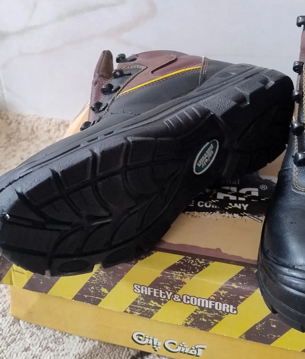 کفش ایمنی. خورموج|کیف، کفش، کمربند|خورموج, |دیوار