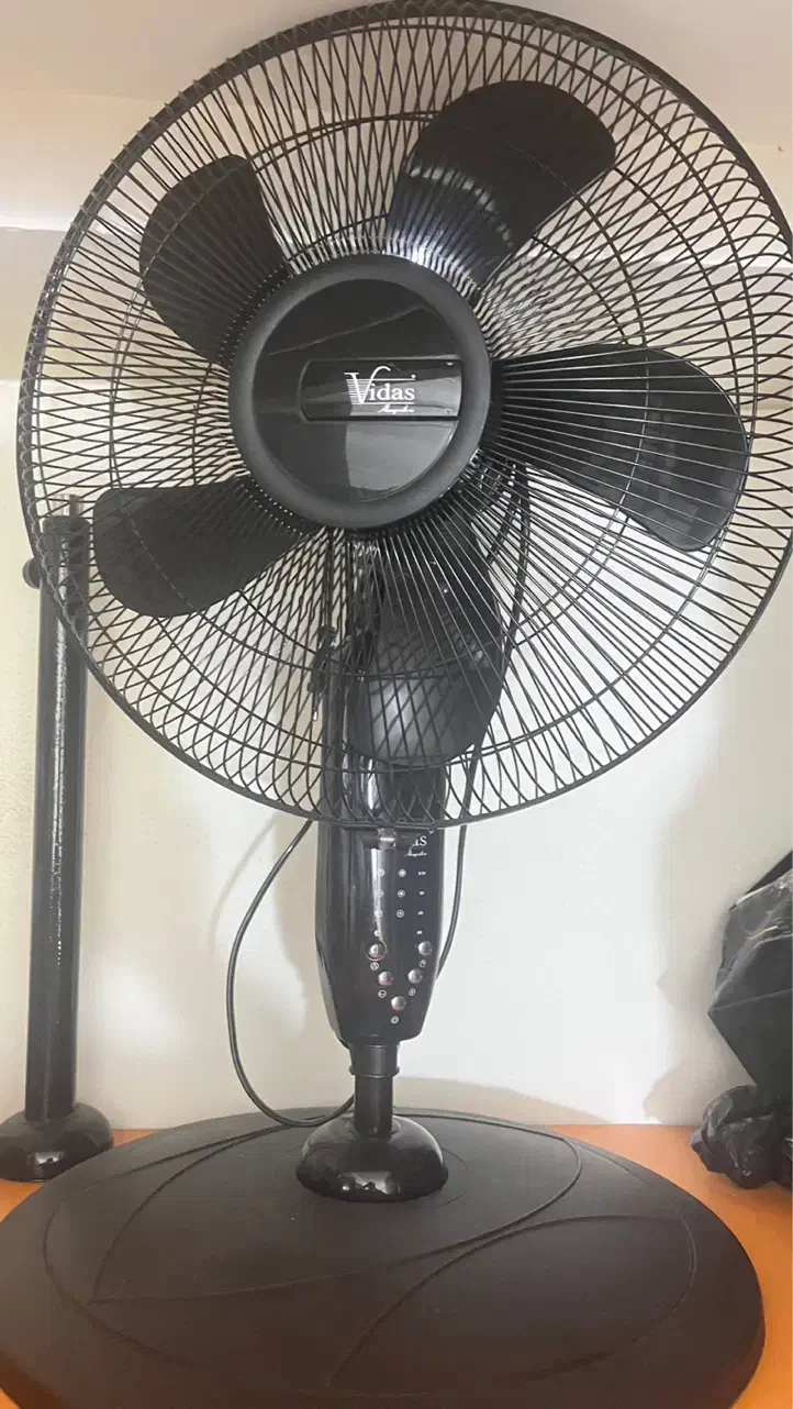 پنکه ویداس|پنکه و تصفیه‌کنندهٔ هوا|بندر انزلی, آذربایجان|دیوار