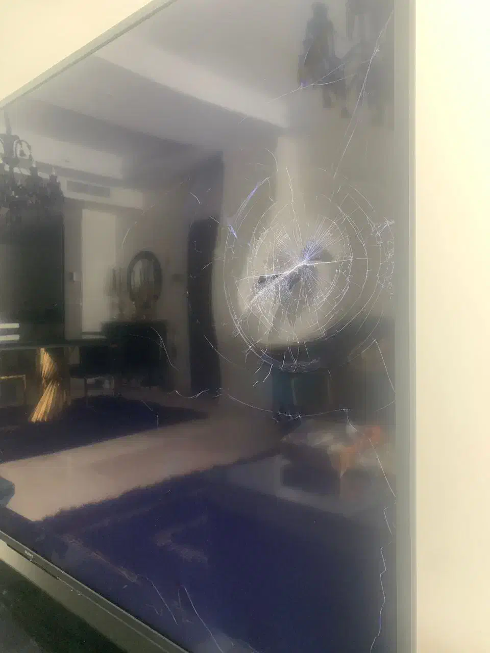 تلویزیون ۶۵ اینچ سونی شکسته|تلویزیون و پروژکتور|تهران, دارآباد|دیوار