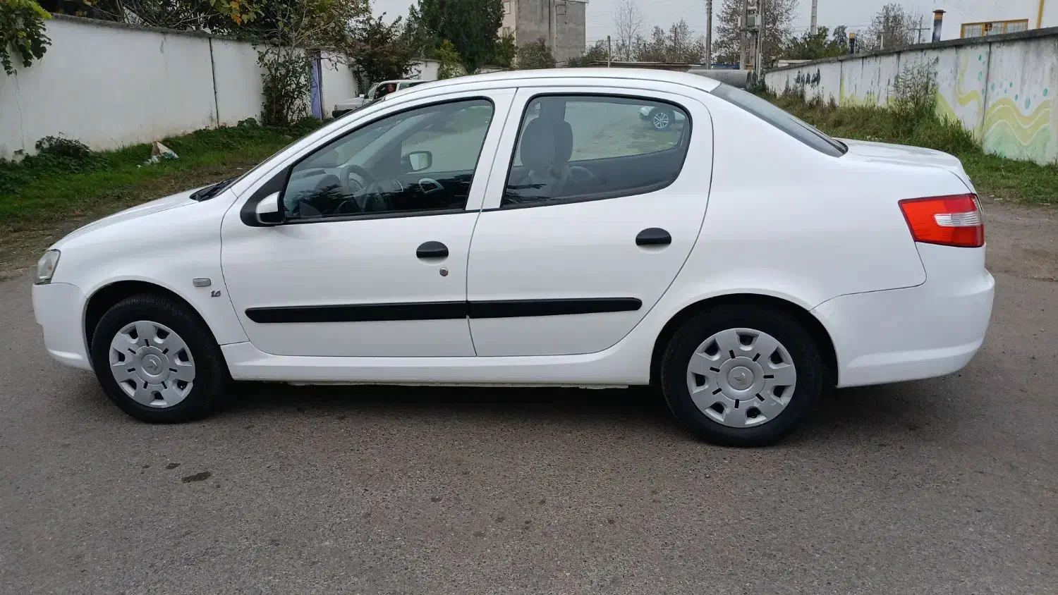 رانا مدل ۹۳ سالم و بدون رنگ|خودرو سواری و وانت|رشت, نامجو|دیوار