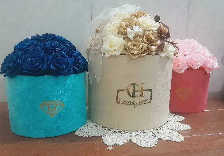 تخفیف باکس گل ربانی شاین دار به مناسبت  روز پدر|گل مصنوعی|قم, چهل درخت‎|دیوار