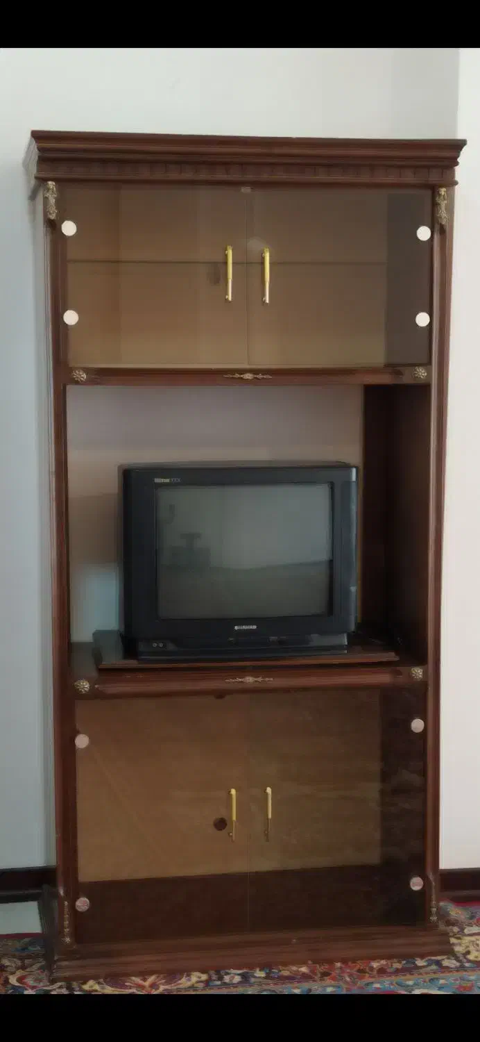 ویترین چوب گردو برنز کاری شده|بوفه، ویترین، کنسول|فارسان, |دیوار