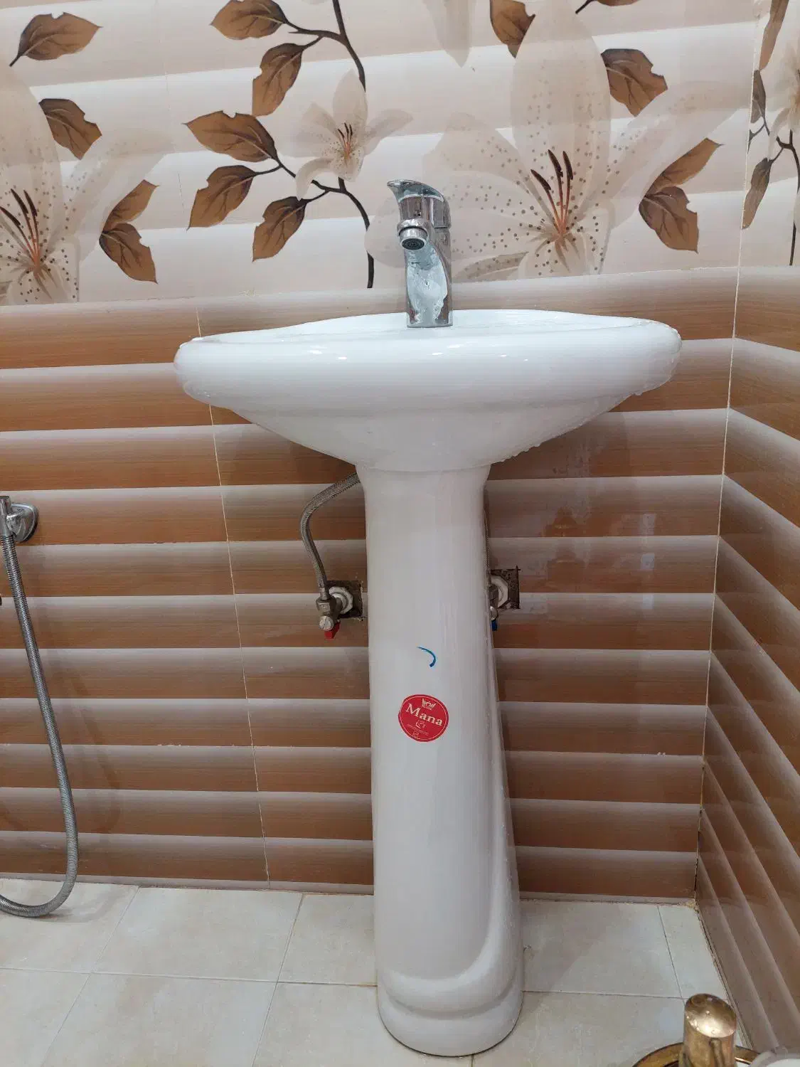 روشویی با پایه به همراه شیر آب|لوازم سرویس بهداشتی|تهران, شمیران‌نو|دیوار