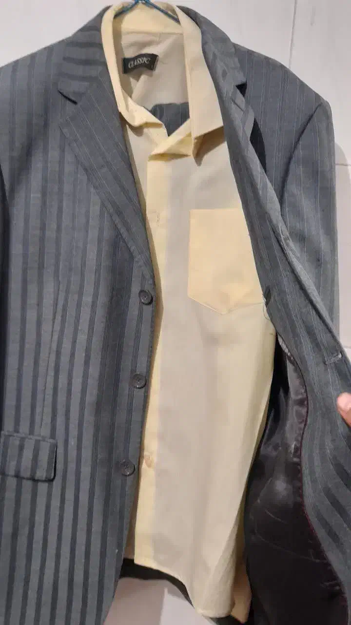 کت وشلوار|لباس|نجفآباد, پادگان|دیوار