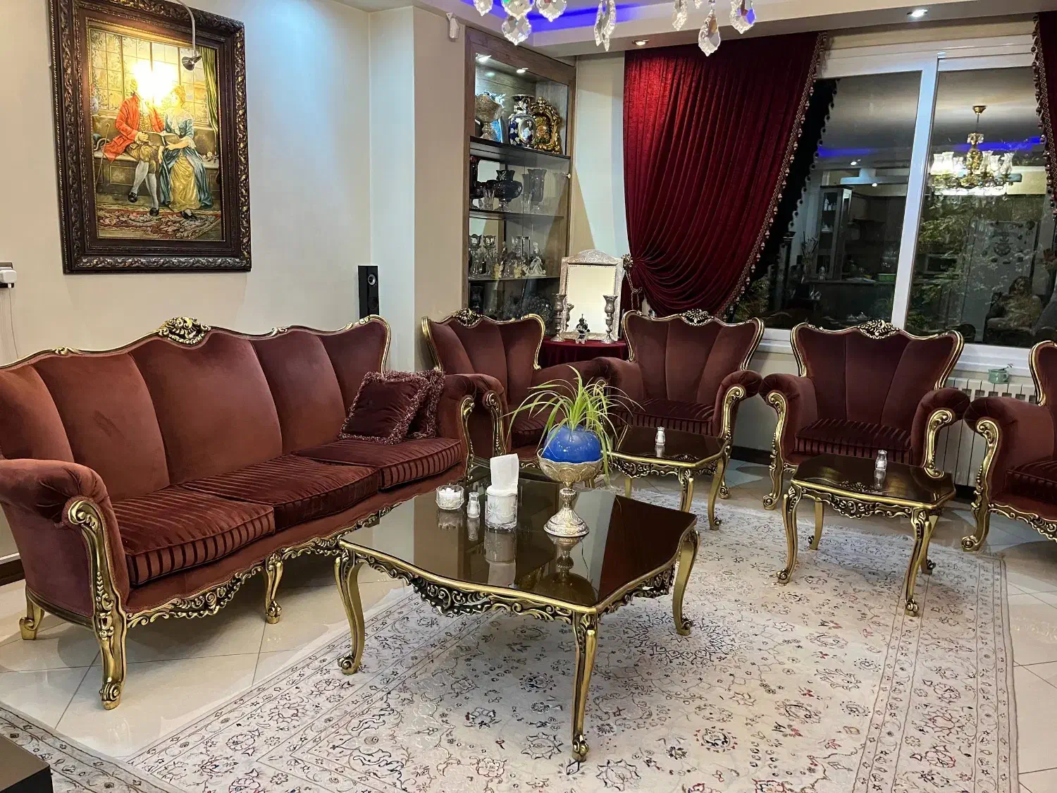 مبل سلطنتی ۹نفره چوب گردو  همراه ناهارخوری و لوستر|مبلمان خانگی و میز عسلی|اصفهان, کوی امیریه|دیوار