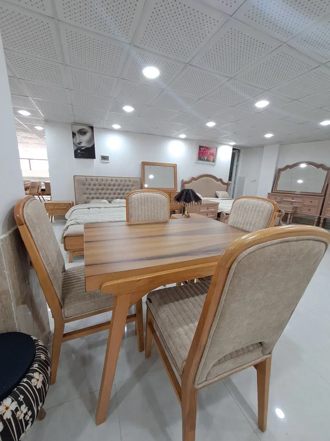 سرویس ۴ نفره مارگاش|میز و صندلی غذاخوری|میاندوآب, |دیوار