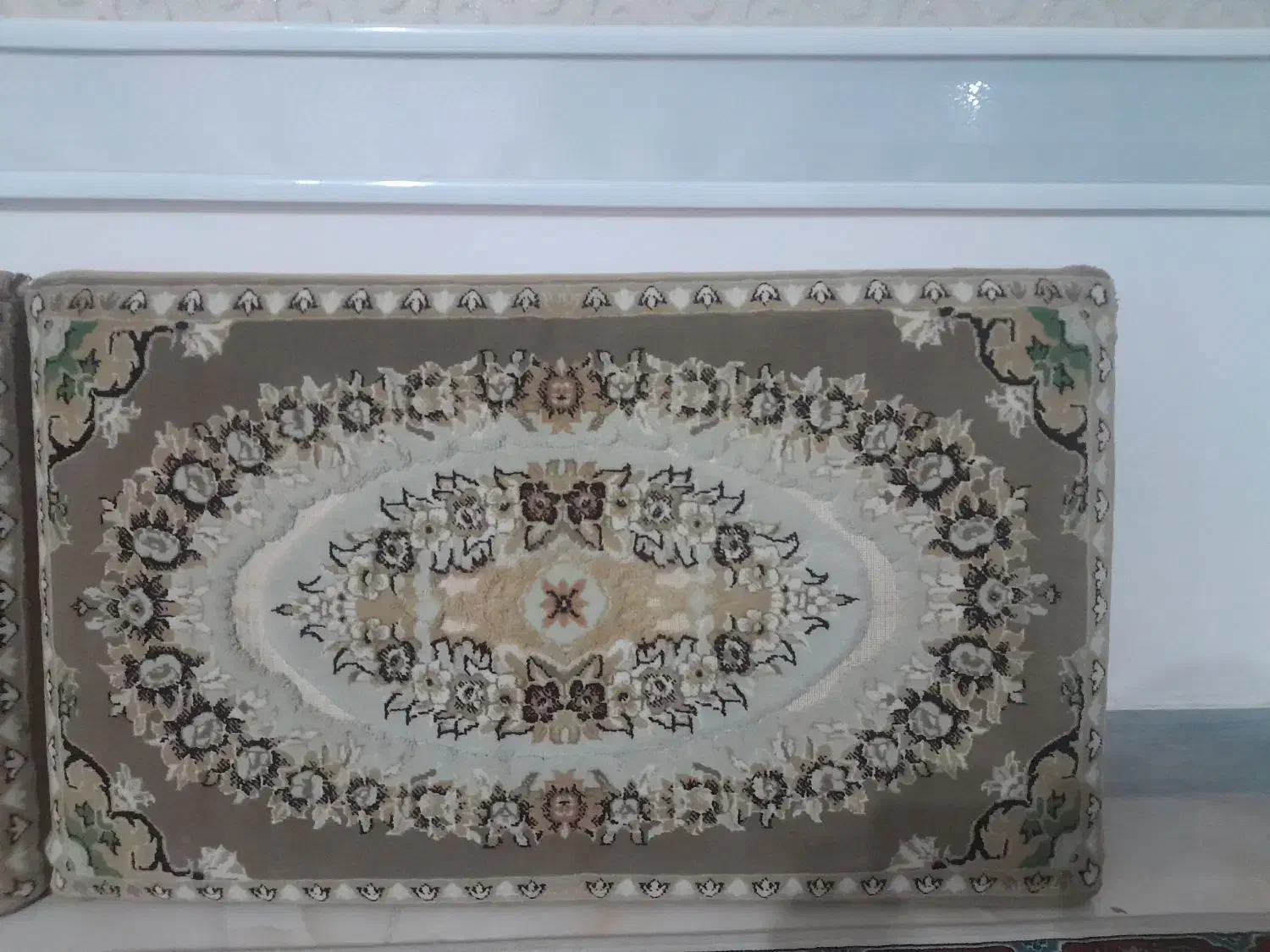 دو جفت پشتی سالم|پشتی|صفادشت, |دیوار