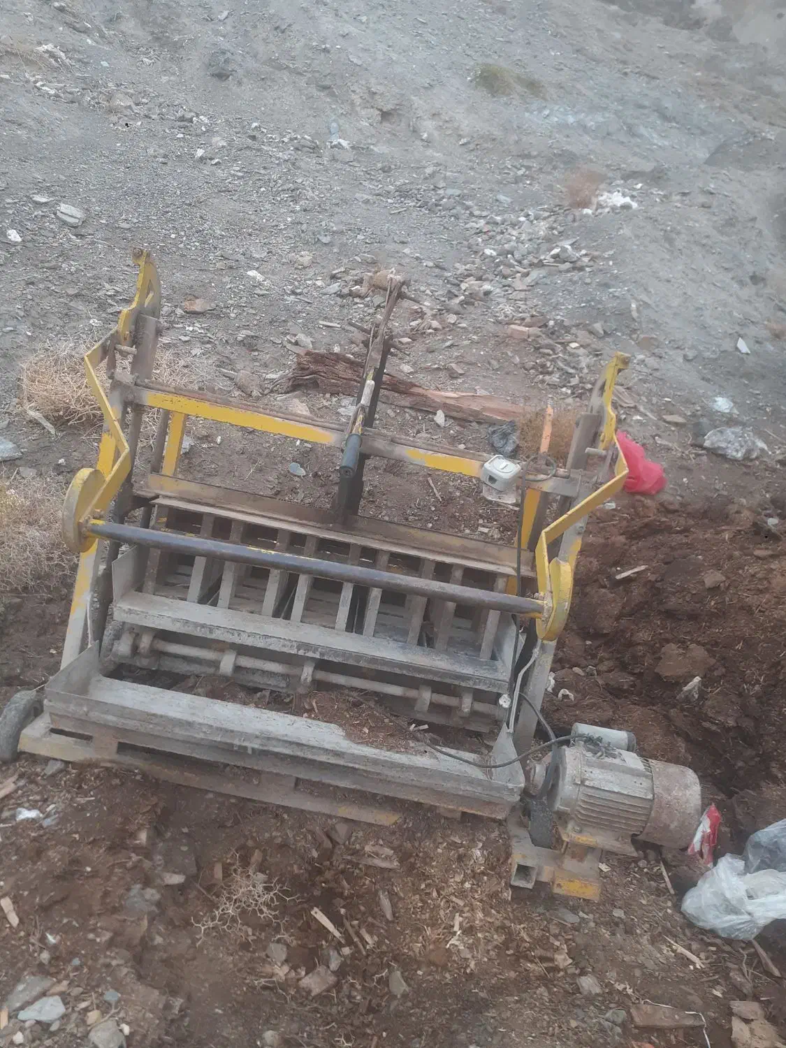 دستگاه بلوکه.زنی|مصالح و تجهیزات ساختمان|درمیان, |دیوار