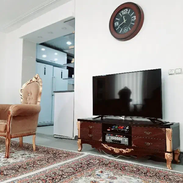 مبل سلطنتی ۹ نفره+ویترین+ میز تی وی و ساعت|مبلمان خانگی و میز عسلی|شیراز, شهرک مهدی‌آباد|دیوار