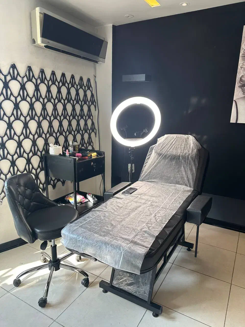 تخت چهارتکه و صندلی تابوره|آرایشگاه و سالنهای زیبایی|گرگان, |دیوار