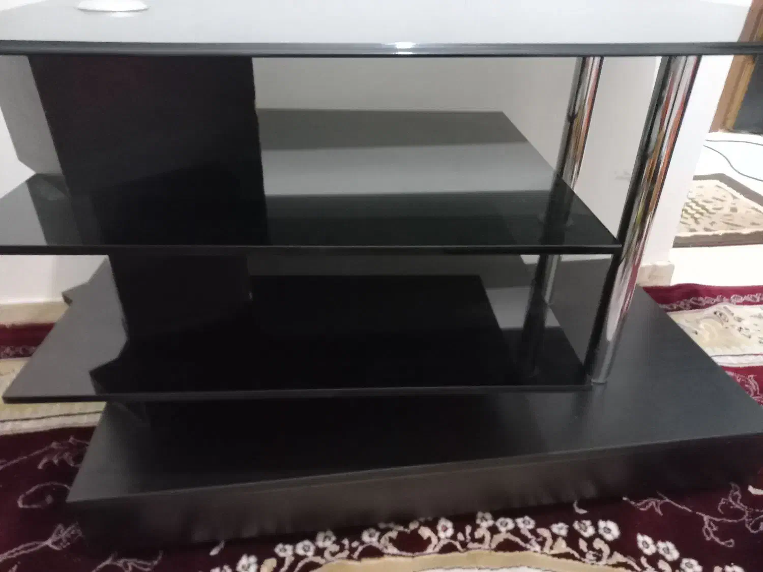 معاوضه میزتلویزیون متحرک چرخدار سالم بابرنج محلی|میز تلویزیون|رشت, حمیدیان|دیوار