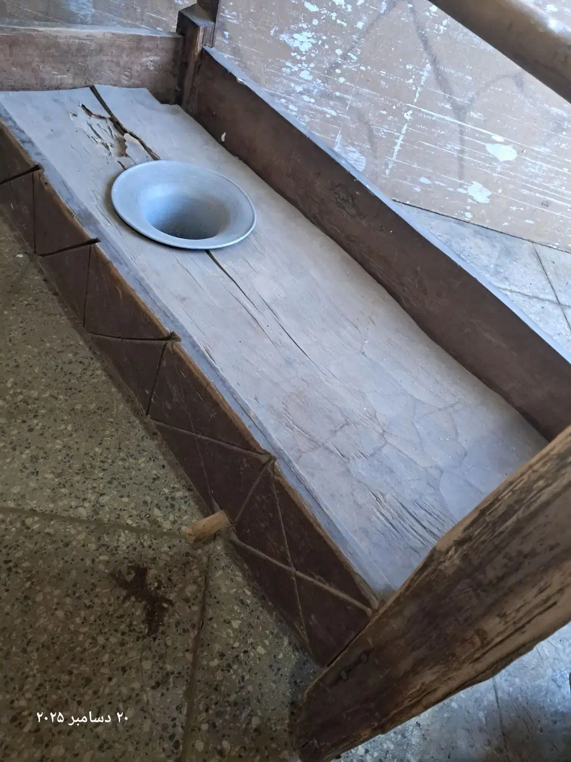 گهواره قدیمی یا گاهره|کلکسیون اشیاء عتیقه|نوشهر, |دیوار