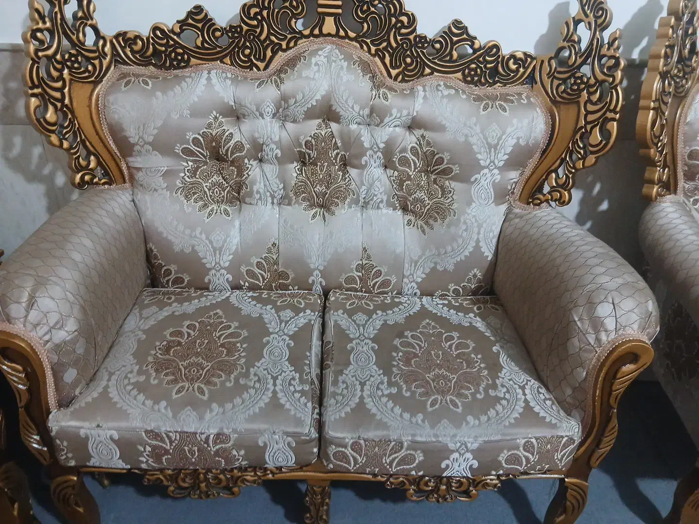 مبل سلطنتی|مبلمان خانگی و میز عسلی|قم, قلعه کامکار|دیوار