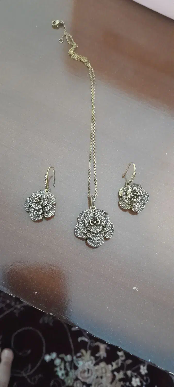 فروش مدال وگوشواره طرح گل بدلیجات|بدلیجات|سراب, |دیوار