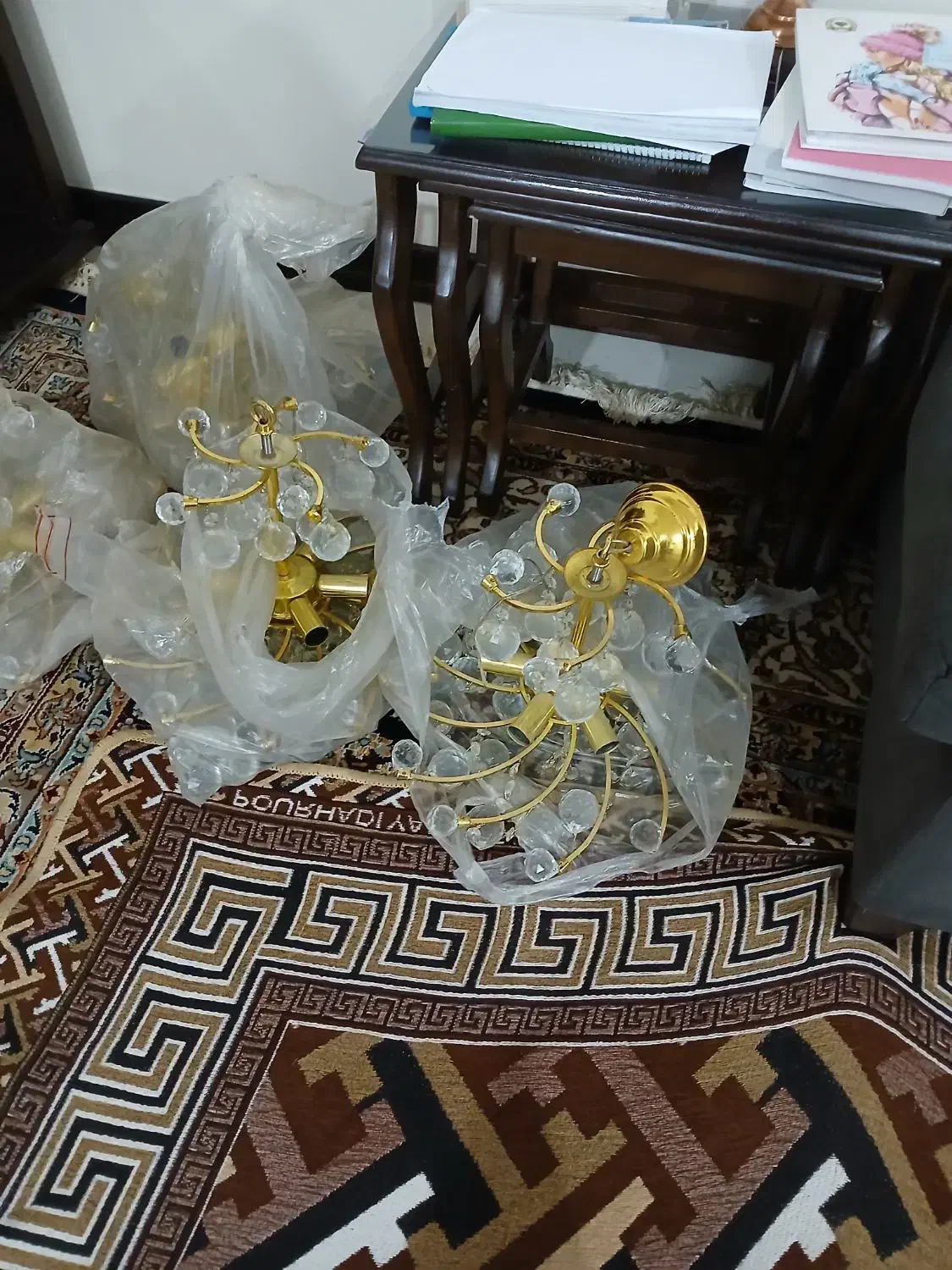 لوستر وسط بزرگ و چهار لوستر کوچکتر ست همدیگه|لوستر و چراغ آویز|اهواز, زیتون کارگری|دیوار