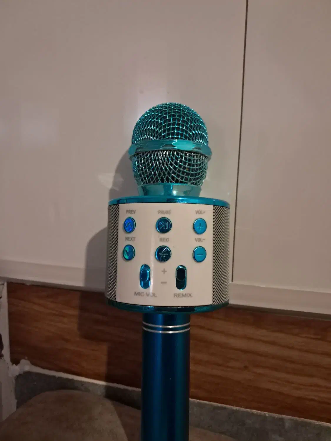 میکروفون|اسباب‌بازی بچه|مریوان, |دیوار