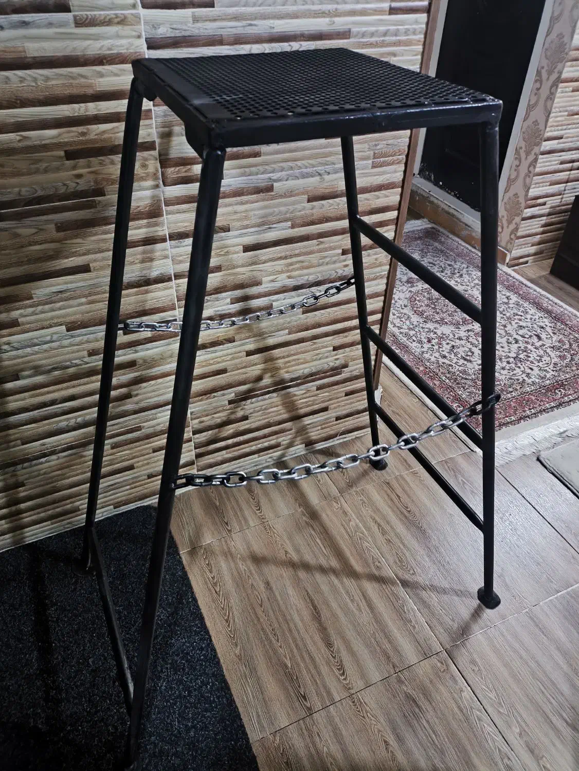 چهار پایه تاشو آهنی|صندلی و نیمکت|اسلام‌شهر, شهرک واوان|دیوار