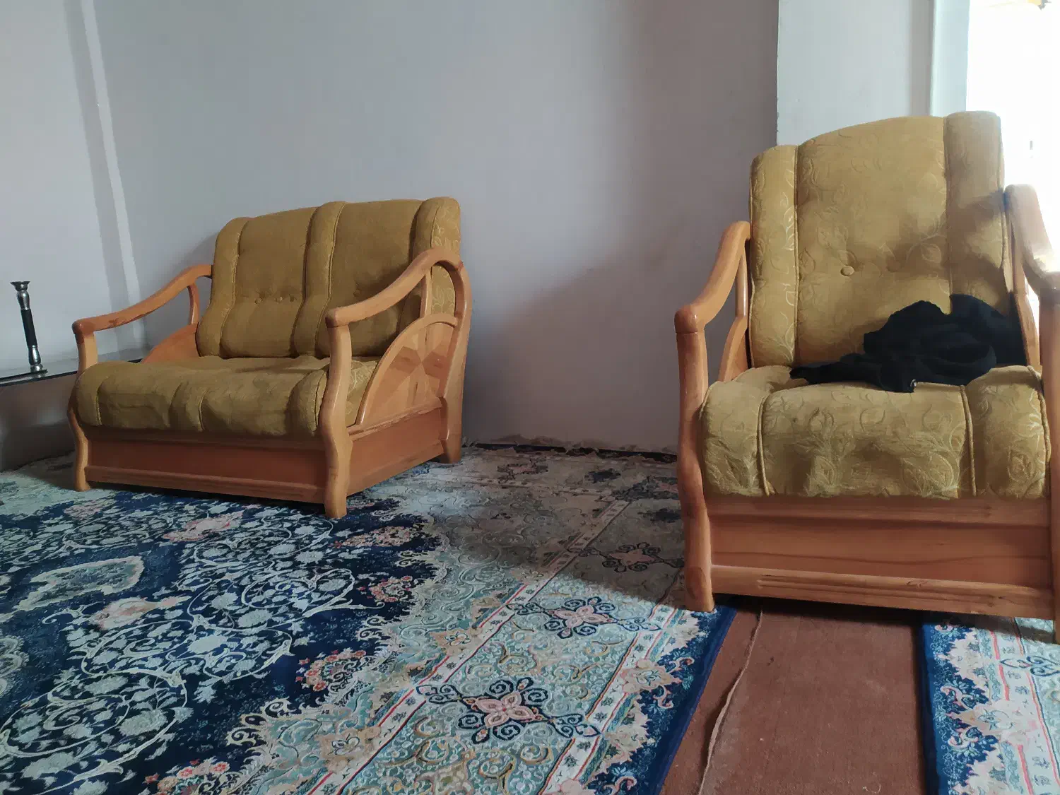 مبل|مبلمان خانگی و میز عسلی|شیراز, قلعه شاهزاده بیگم|دیوار