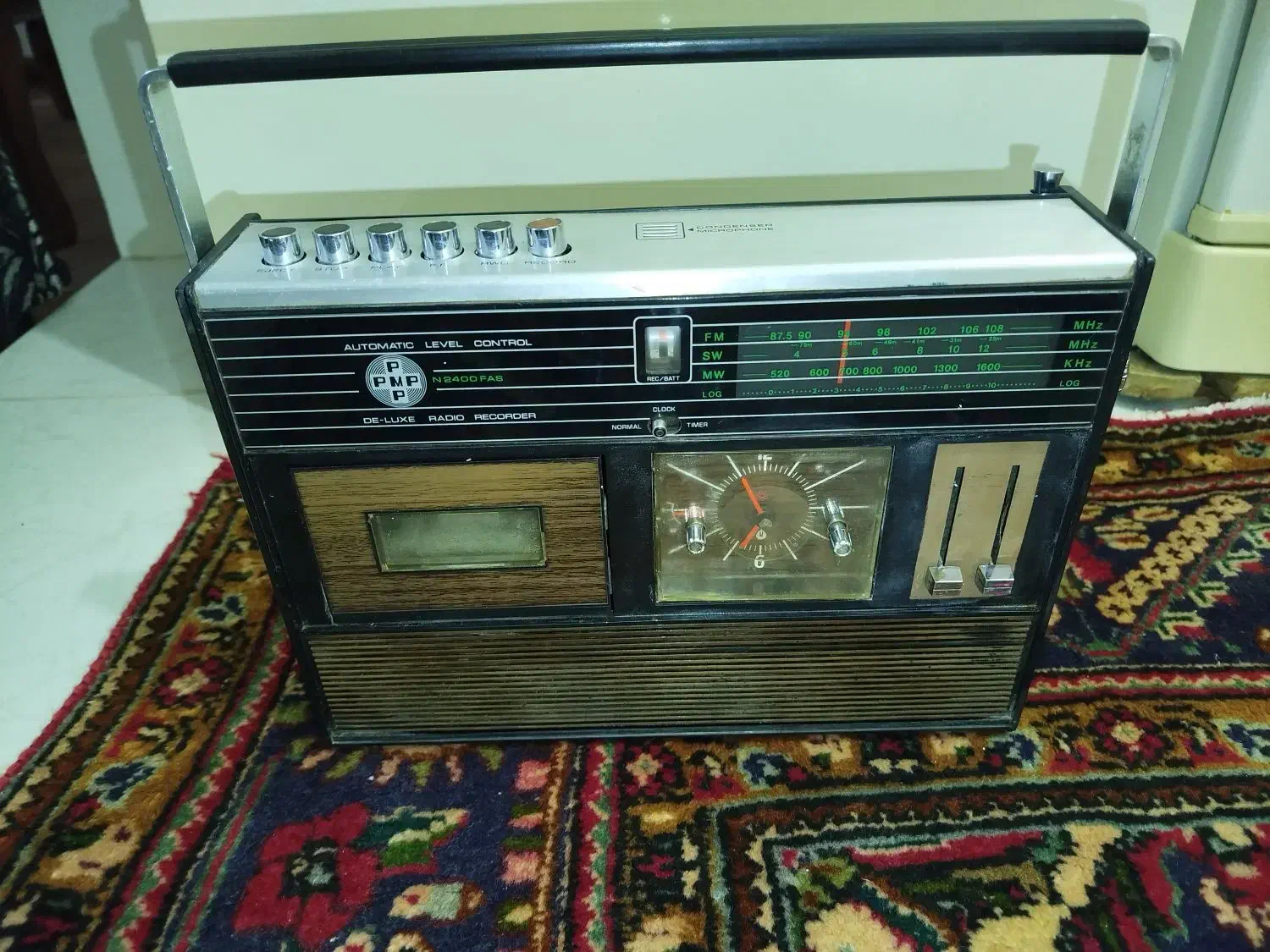 رادیو قدیمی آنتیک|کلکسیون اشیاء عتیقه|سلماس, |دیوار