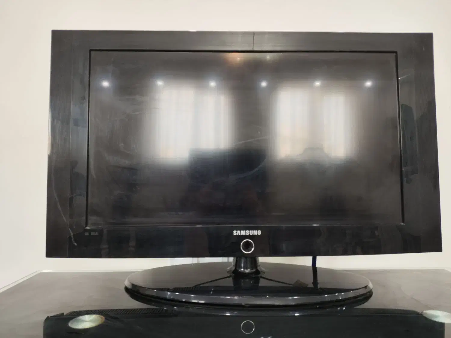 تلویزیون سامسونگ با دیجیتال و میز|تلویزیون و پروژکتور|تهران, مینای شمالی (مخبر)|دیوار