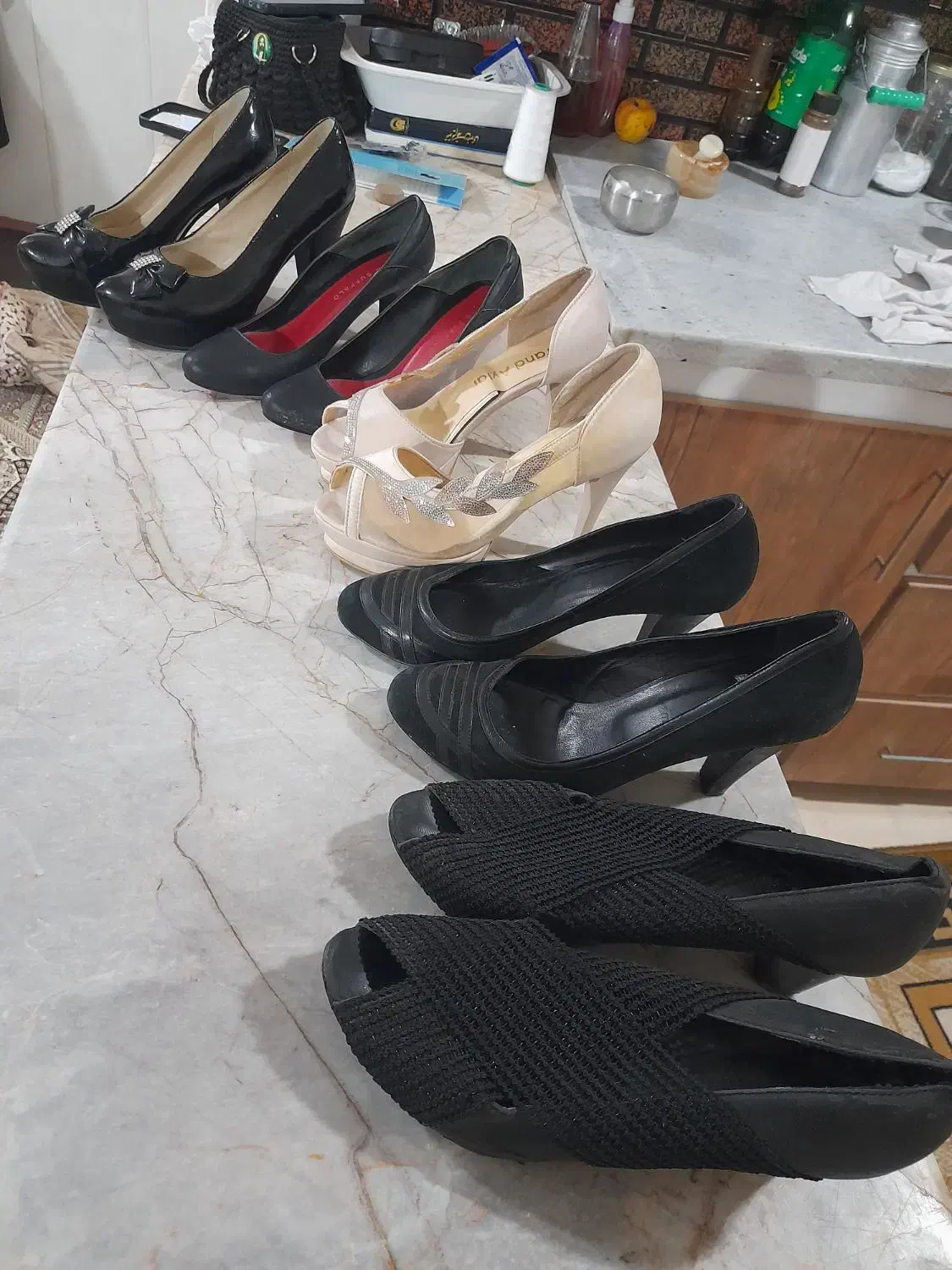 کفش درحد|کیف، کفش، کمربند|نیشابور, فیض آباد|دیوار